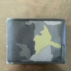 Tumi Men's Black and Olive Camouflage Card Holder Wallet